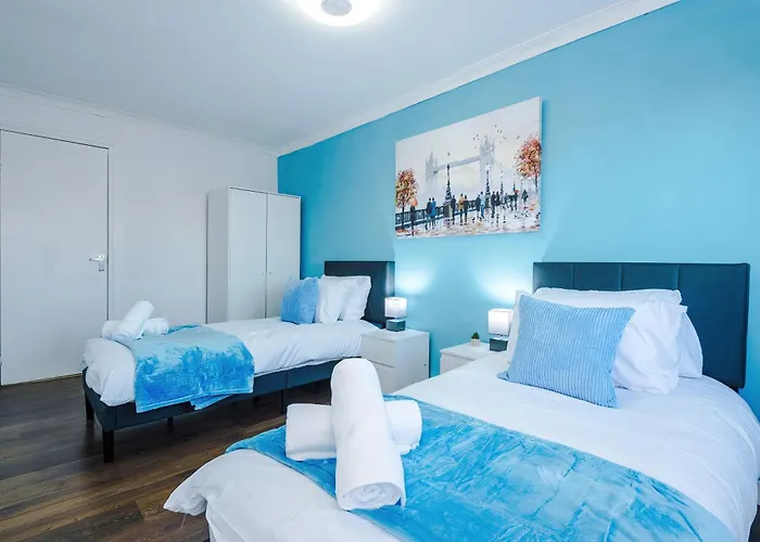 Hébergement de vacances New Spacious House, Pool Table, Driveway Parking And Ps4