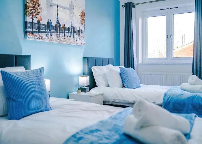 New Spacious House, Pool Table, Driveway Parking And Ps4 *