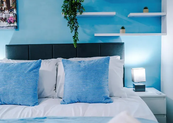 New Spacious House, Pool Table, Driveway Parking And Ps4 * Manchester