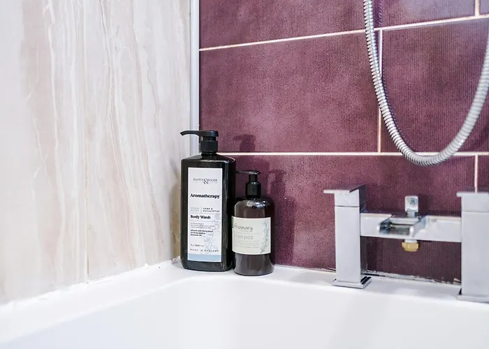 New Spacious House, Pool Table, Driveway Parking&ps4 Сasa de vacaciones