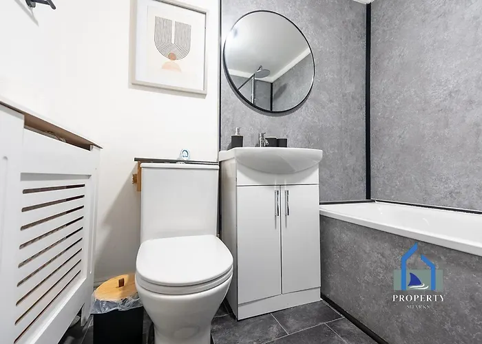 Modern Townhouse-free Parking-game Room-w-ifi *