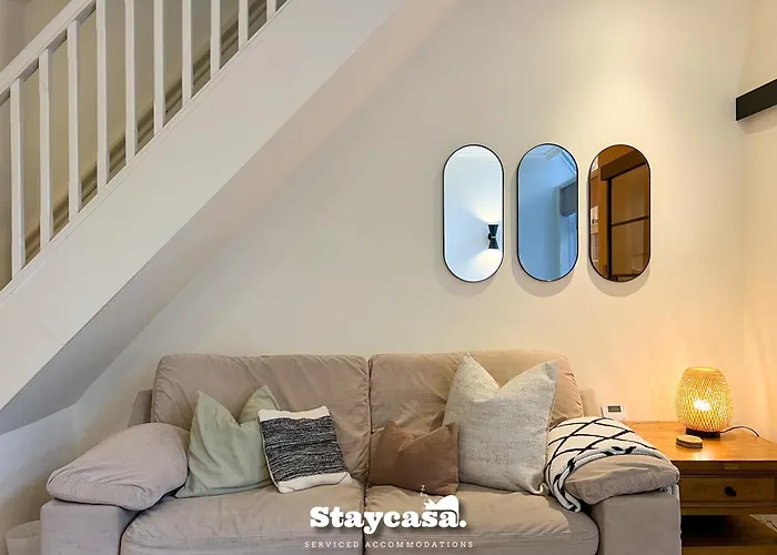 Stylish Interior Cosy Haven - On-street Parking