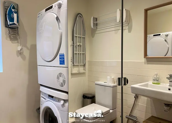 펜션 Stylish Interior Cosy Haven - On-street Parking *