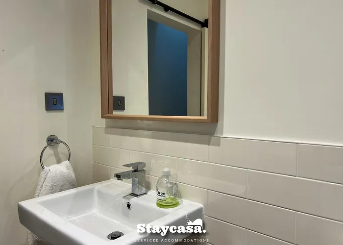 Stylish Interior Cosy Haven - On-street Parking 펜션