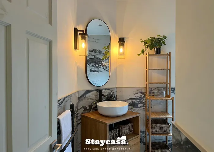 Stylish Interior Cosy Haven - On-street Parking *