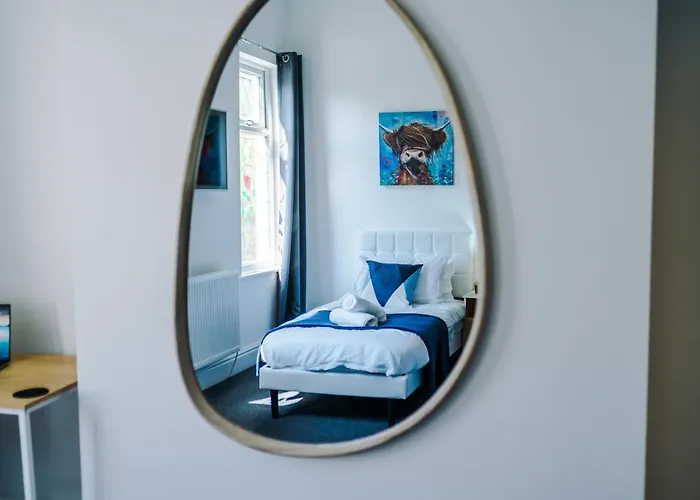 New Large 4 Bedroom House, Sleeps 9, Games Room, Free Parking, Ps4 *