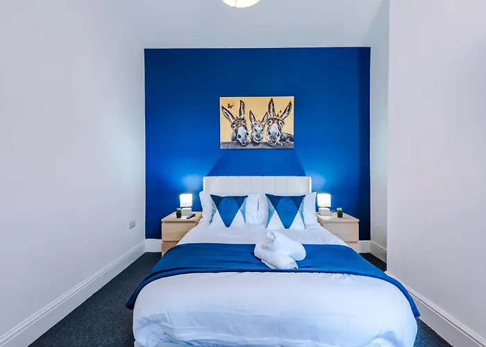 Feriehus New Large 4 Bedroom House, Sleeps 9, Games Room, Free Parking, Ps4 *