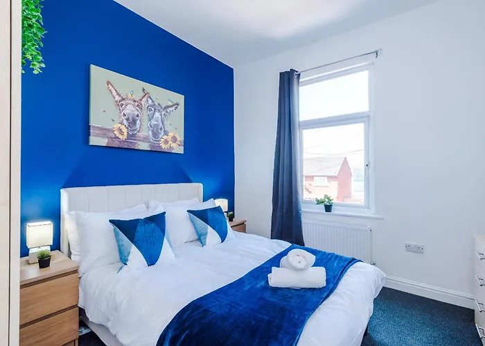 New Large 4 Bedroom House, Sleeps 9, Games Room, Free Parking, Ps4 * Mánchester