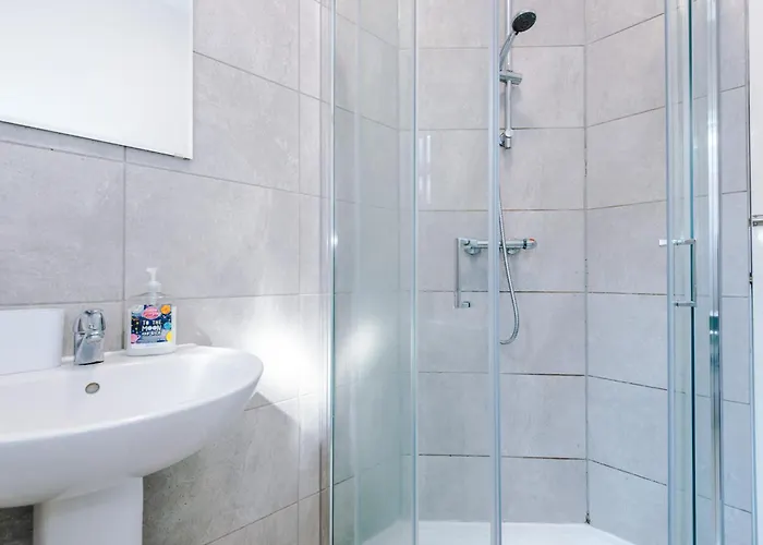 New Large 4 Bedroom House, Sleeps 9, Games Room, Free Parking, Ps4 別荘 *