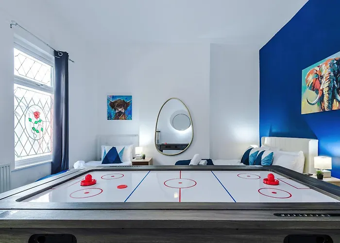 New Large 4 Bedroom House, Sleeps 9, Games Room, Free Parking, Ps4 別荘