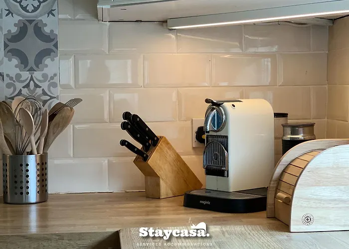 Stylish Interior Cosy Haven - On-street Parking *