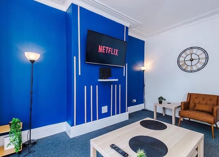 New Large 4 Bedroom House, Sleeps 9, Games Room, Free Parking, Ps4 Mánchester