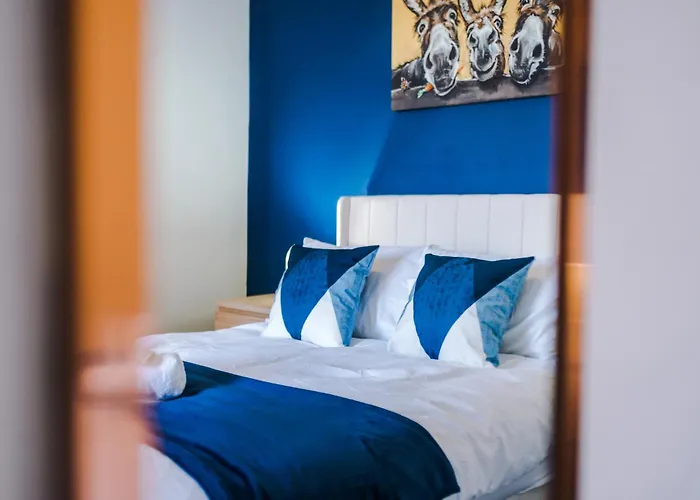 Сasa de vacaciones New Large 4 Bedroom House, Sleeps 9, Games Room, Free Parking, Ps4