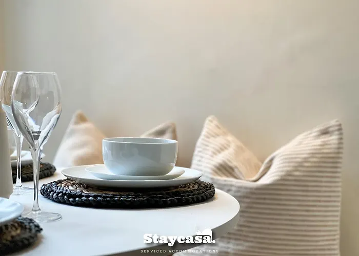 Stylish Interior Cosy Haven - On-street Parking 펜션