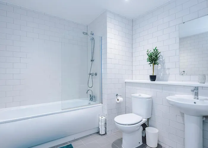 New, Luxe 2br, Manchester, Pool Table, Parking, Balcony, Ps4 Apartamento Mánchester