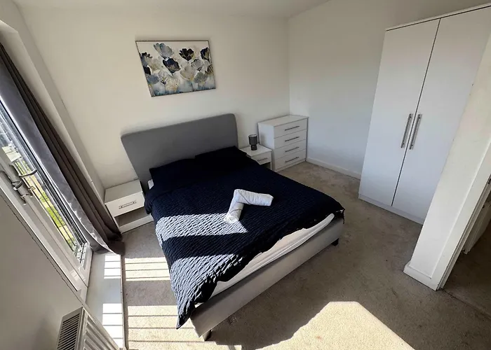 Joyful Management - A Mordern Semi-detached House With 3 Bedroom *