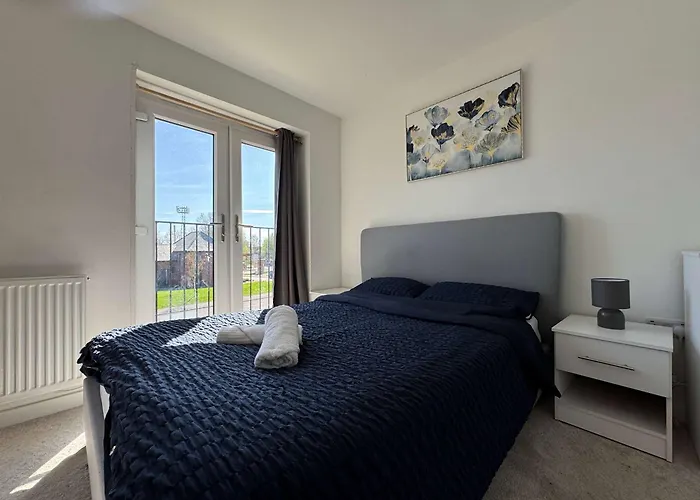 Joyful Management - A Mordern Semi-detached House With 3 Bedroom Manchester