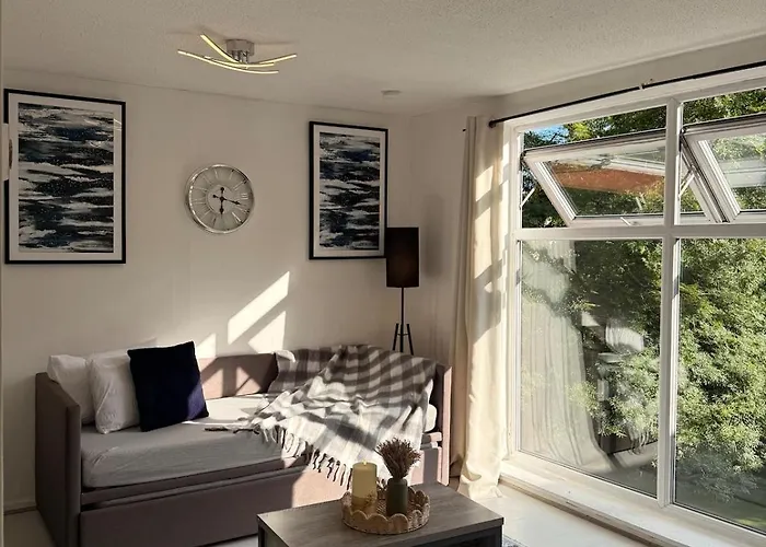 Flat In - Dudleys Dove * Manchester