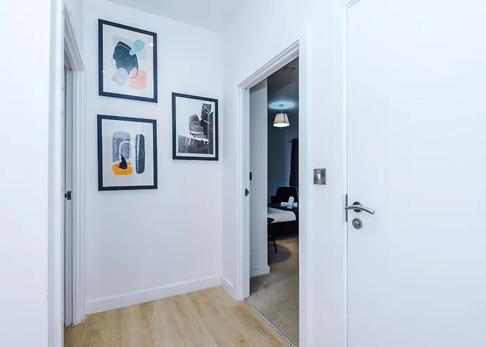 New, Luxe 2br, Manchester, Pool Table, Parking, Balcony, Ps4 *