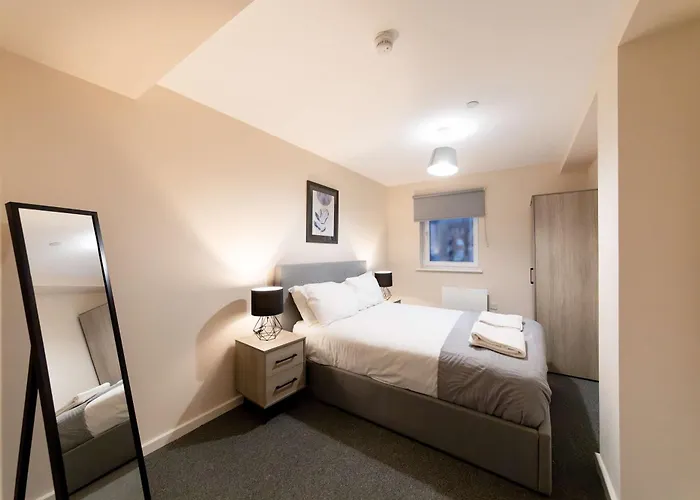 Spacious & Contemporary 2 Bed *