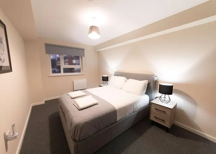 Spacious & Contemporary 2 Bed Appartamento *