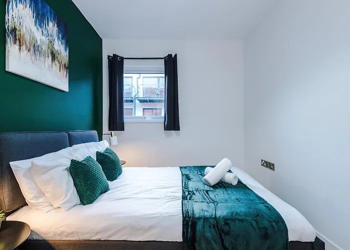 New, Luxe 2br, Manchester, Pool Table, Parking, Balcony, Ps4 Apartament