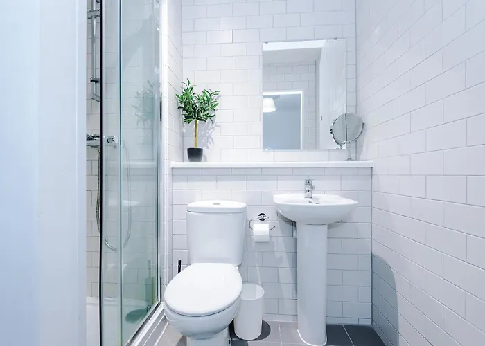 New, Luxe 2br, Manchester, Pool Table, Parking, Balcony, Ps4 * 맨체스터