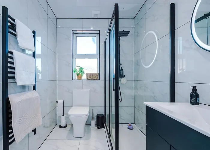 Апартаменты 3br House In Salford Near Centre *