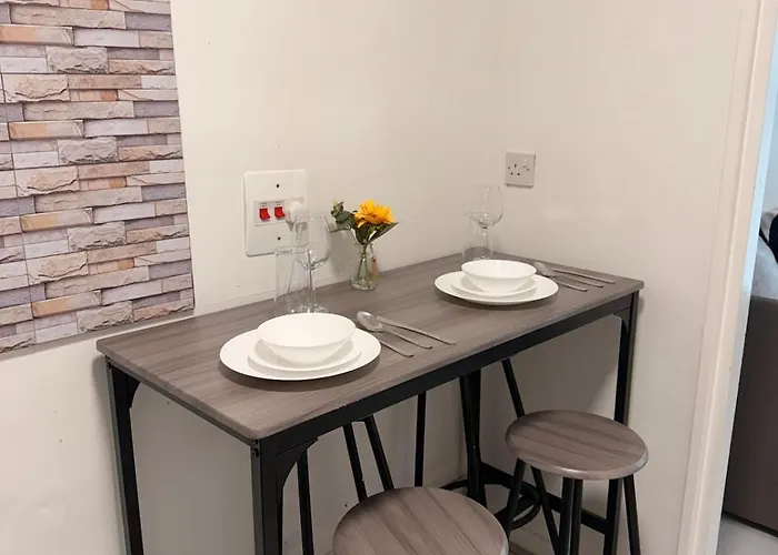 Flat In - Dudleys Dove * Manchester