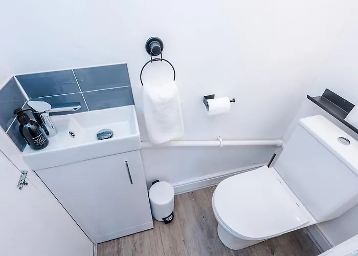 3br House In Salford Near Centre Manchester