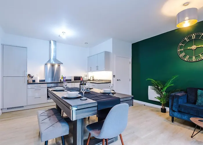New, Luxe 2br, Manchester, Pool Table, Parking, Balcony, Ps4 * Mánchester