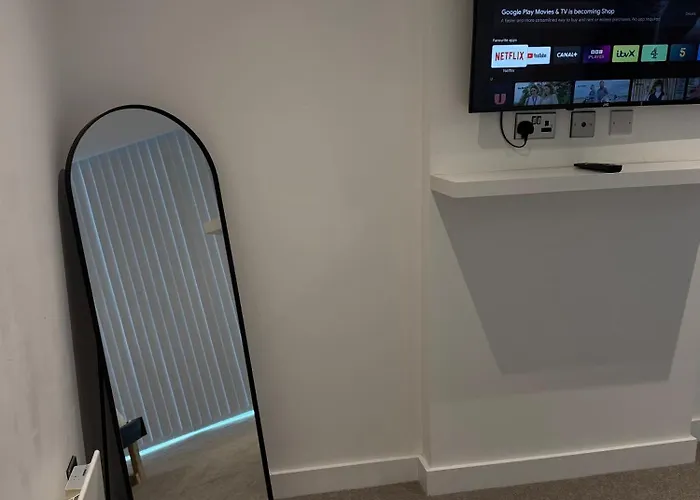 Luxury 2 Bed Penthouse With Stunning Views In Centre