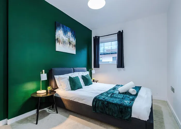 Apartament New, Luxe 2br, Manchester, Pool Table, Parking, Balcony, Ps4