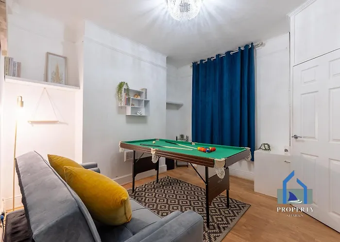 Traditional Home-games Room-free Parking شقة مانشستر