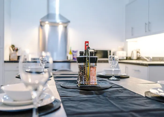 New, Luxe 2br, Manchester, Pool Table, Parking, Balcony, Ps4 아파트 *