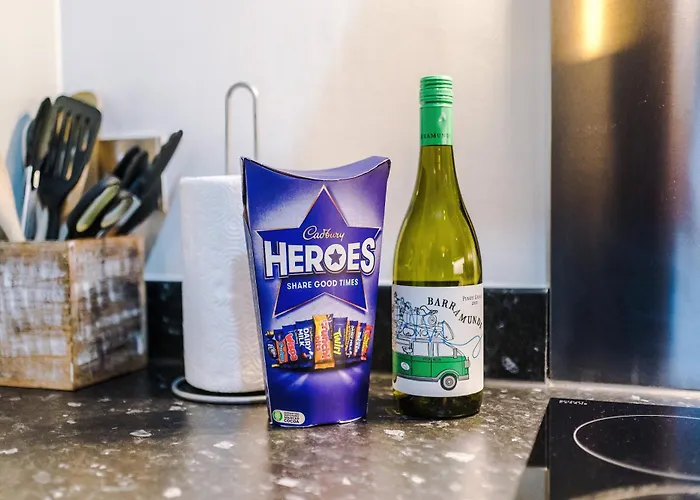 Apartament New, Luxe 2br, Manchester, Pool Table, Parking, Balcony, Ps4