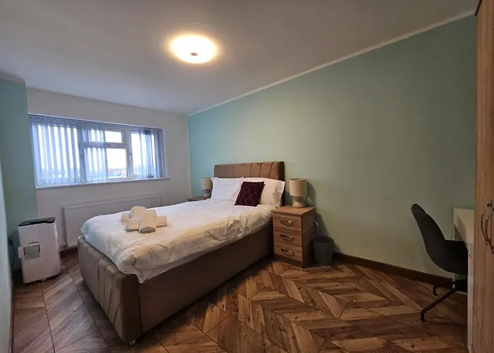 Near Old Trafford Modern 4br House For 7 Guests 펜션