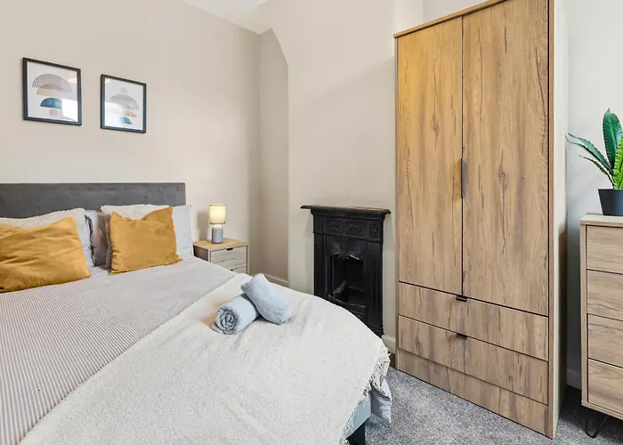 Home, Sleeps 6, Contractor Friendly, Free Parking Сasa de vacaciones *