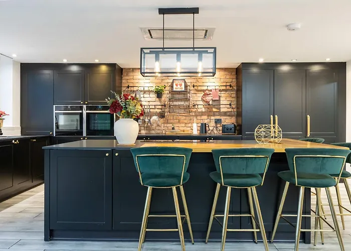 Сasa de vacaciones Stunning Family With Hot Tub In Worsley Mánchester