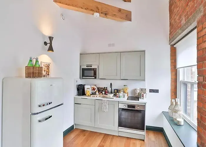 Urban Stone's Throw From Attractions Mánchester