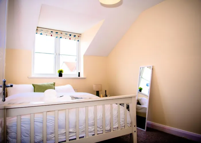 בית נופש House - Sleeps 7 - Parking - 10min Drive To Centre