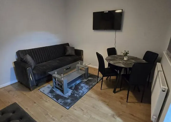 Lovely Large 3 Bedroom House * 曼彻斯特