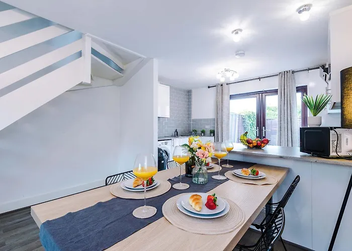 Modern 2-bed By 53 Degrees Near Etihad & Centre, With Free Parking! *