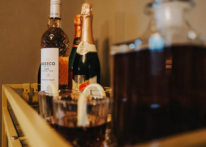 2br Cozy Retreat - Pool Table - Wifi - Sleeps 7 Holiday home *