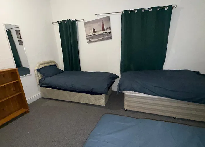 Comfortable Triple Near Center *