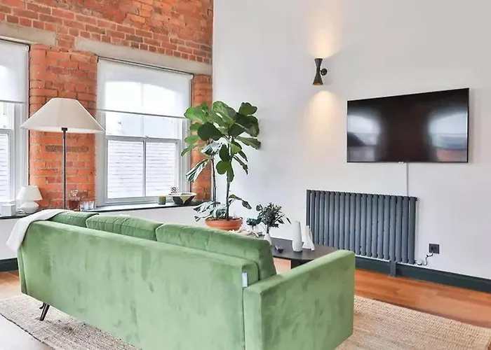 Holiday home Urban Stone's Throw From Attractions Manchester