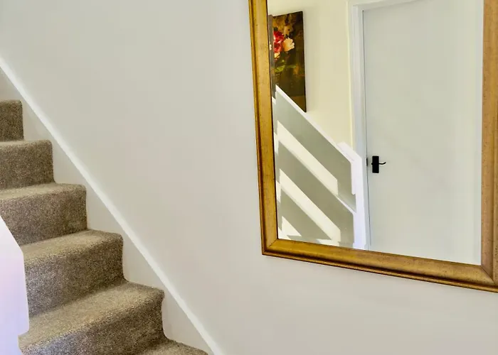 Stylish 4 Bedrome House - Free Parking Mánchester