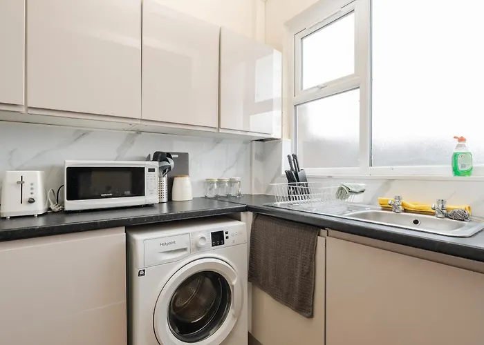 Spacious 4br Near Etihad - Free Parking - 5 Min Train Station Nyaraló Manchester