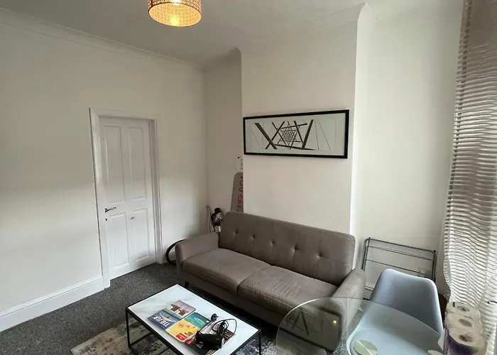 Rum i privatbostad Modern For Short In Salford, Plab Samson *