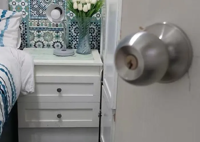 Kwatera prywatna Homely Near Center- Females Preferred